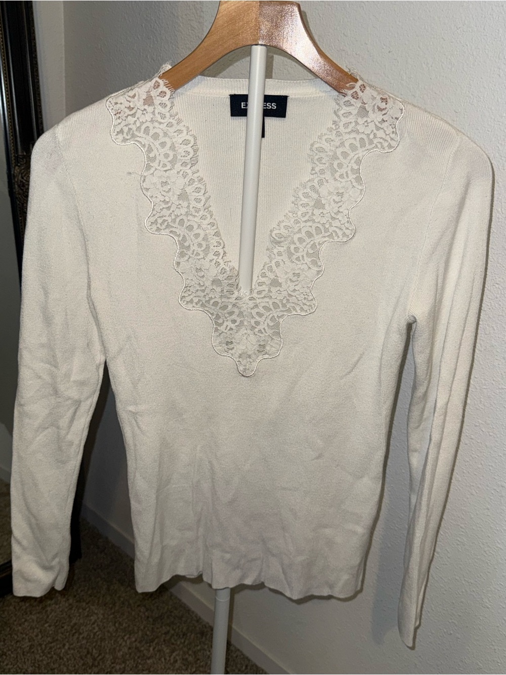 Express Women’s White Knit Lace Accent V-Neck Long Sleeve Pullover Blouse S